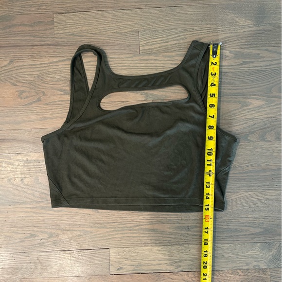 Lululemon Green LA Front Cut-Out Crop Tank - Picture 5 of 7